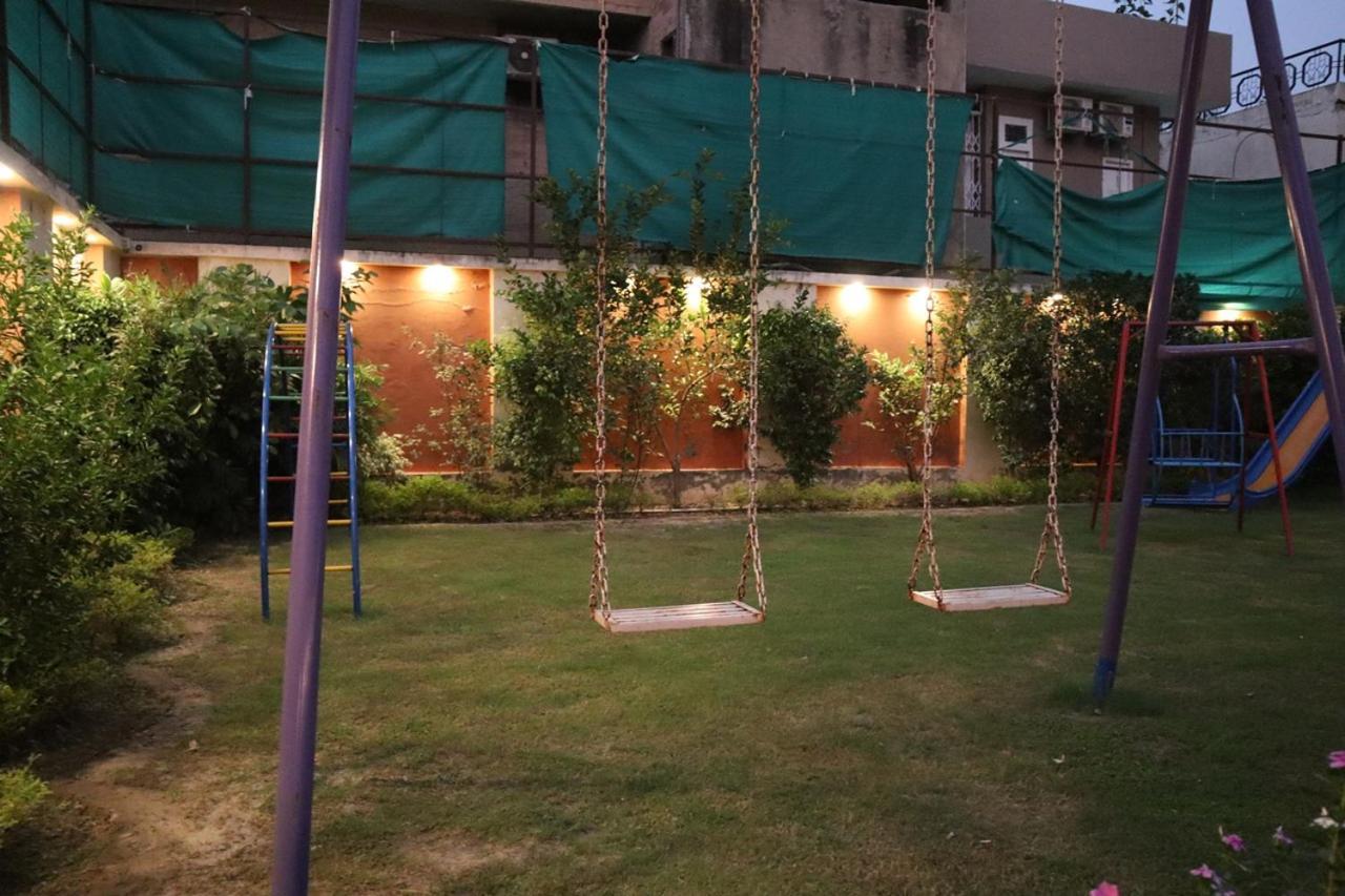 Hayyat Luxury Hotel Suites Lahore Exterior foto