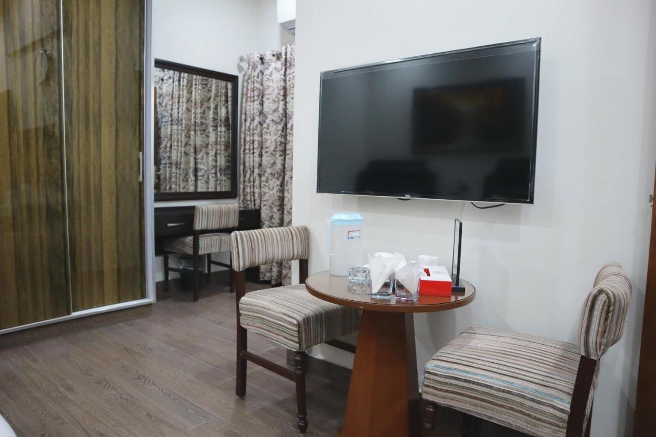 Hayyat Luxury Hotel Suites Lahore Exterior foto