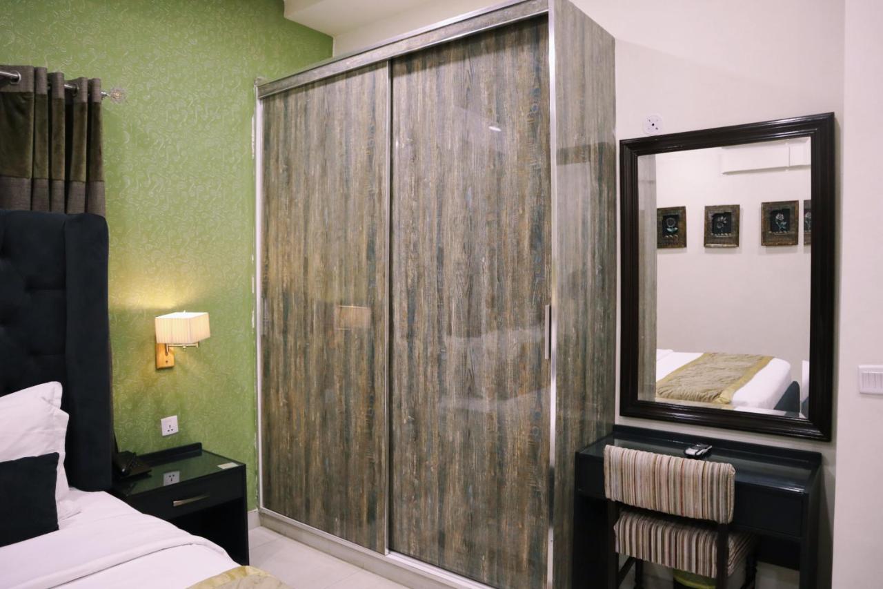 Hayyat Luxury Hotel Suites Lahore Exterior foto