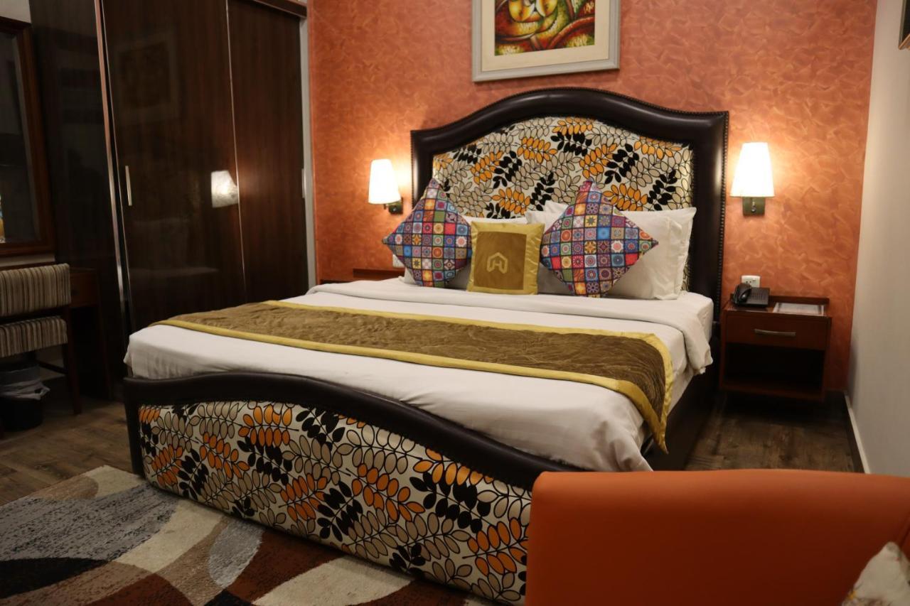 Hayyat Luxury Hotel Suites Lahore Exterior foto